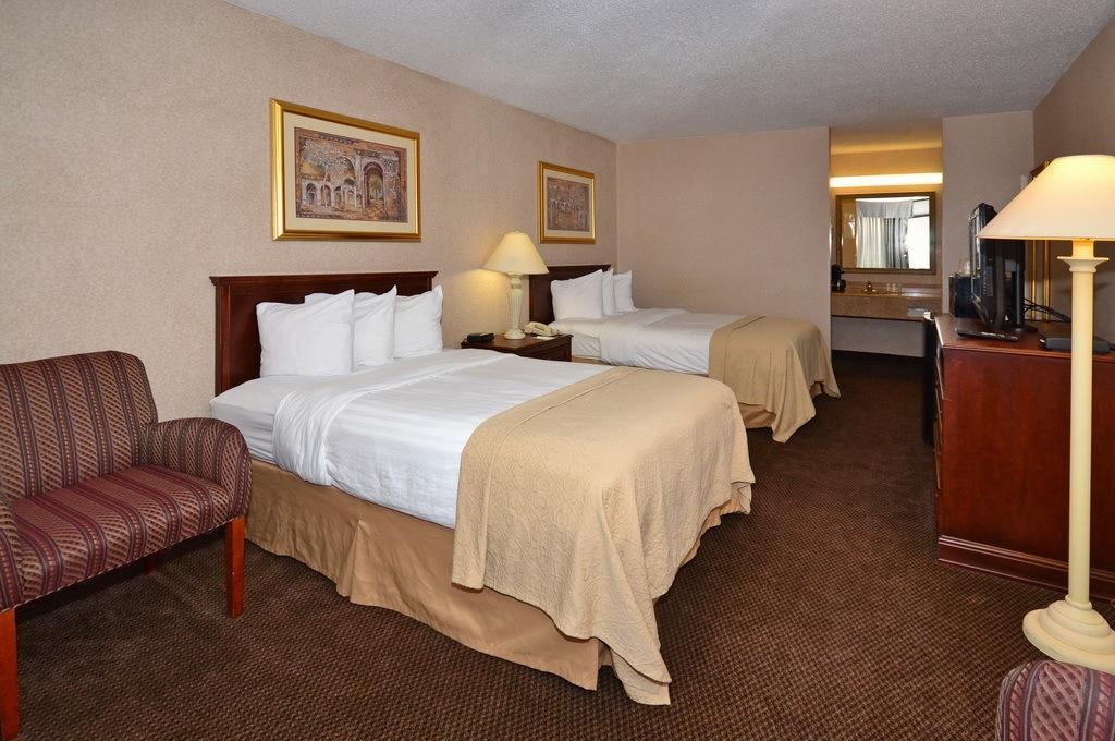 Quality Inn Exit 4 Кларксвил Екстериор снимка