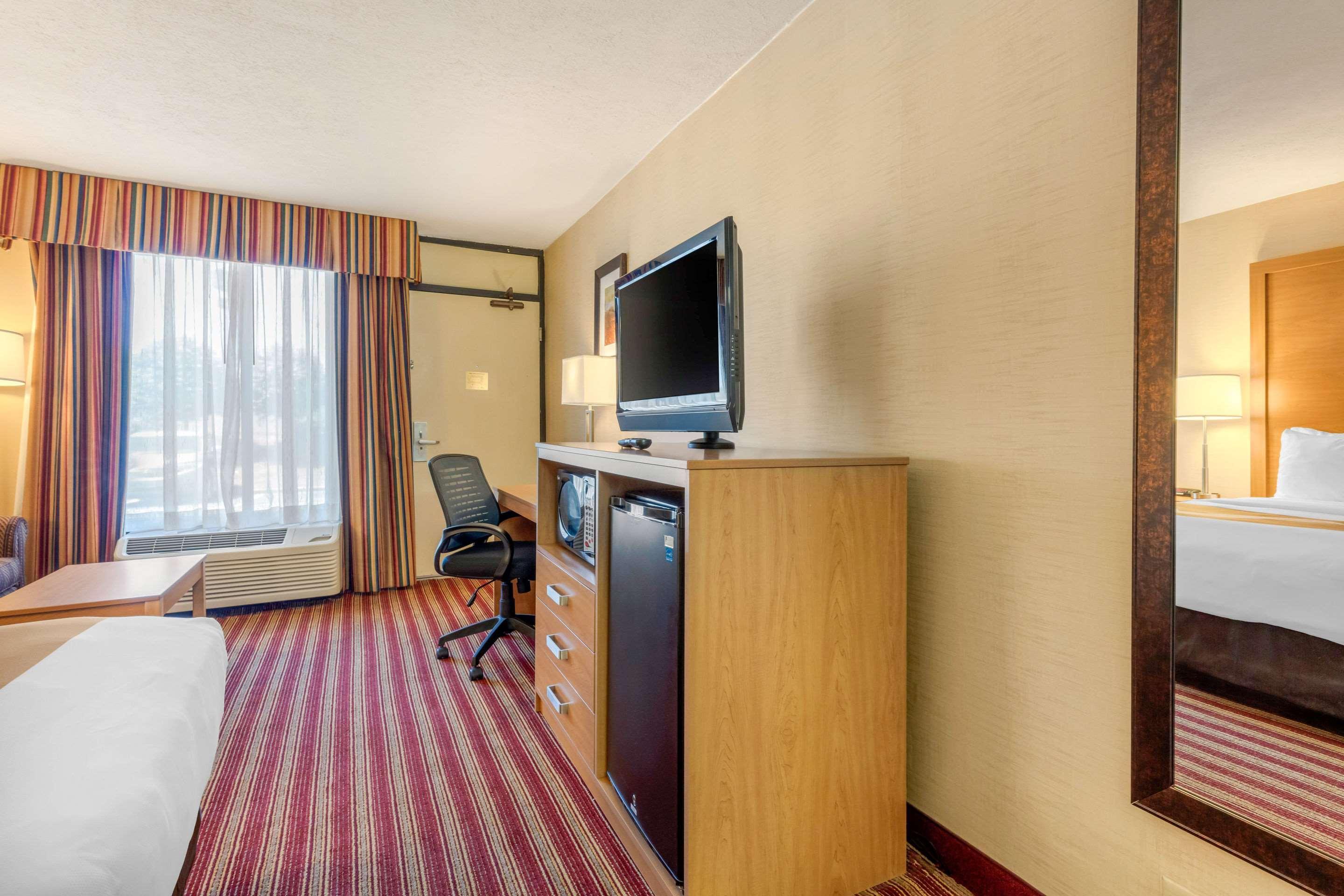 Quality Inn Exit 4 Кларксвил Екстериор снимка